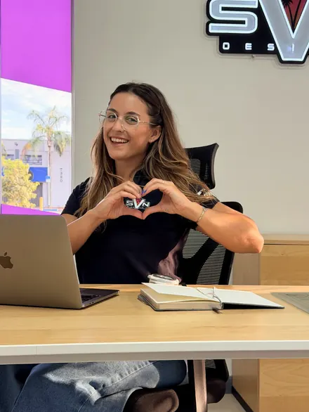 Cande, producción e Iconic Experience