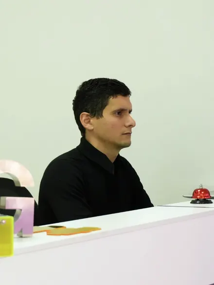 Sam, del equipo comercial